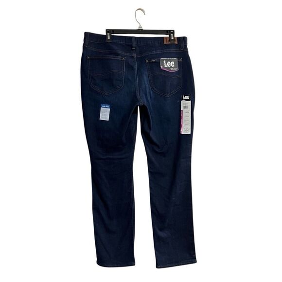 LEE Women’s MidRise Regular Fit Straight Dark Wash Jeans Blue 16 M NEW Inseam 29 - Picture 2 of 11